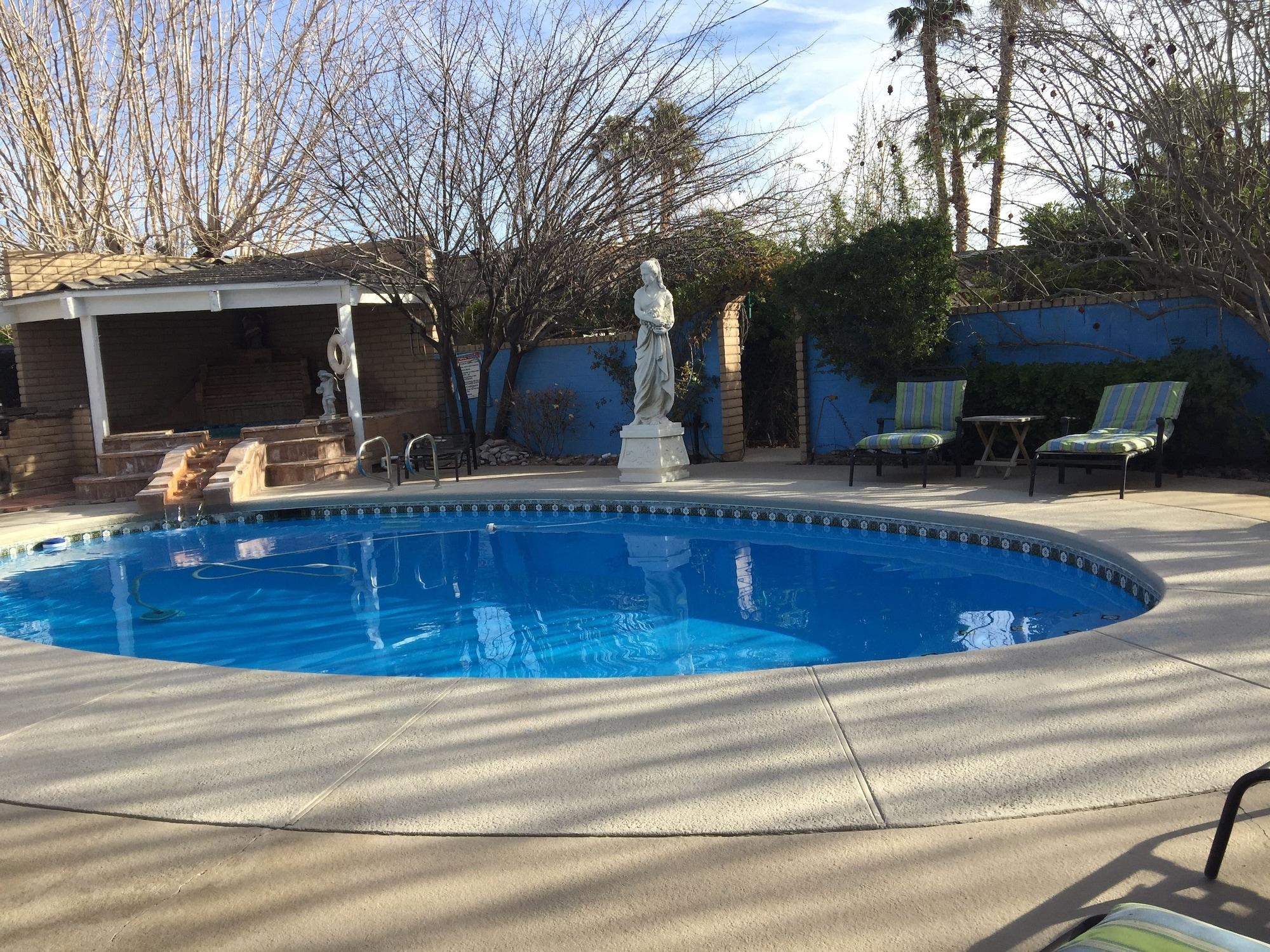 Huge With Private Park-like Grounds Las Vegas